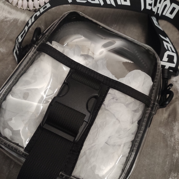 SOLD🔥Techno Crossbody Transparent Bag - Picture 2 of 5
